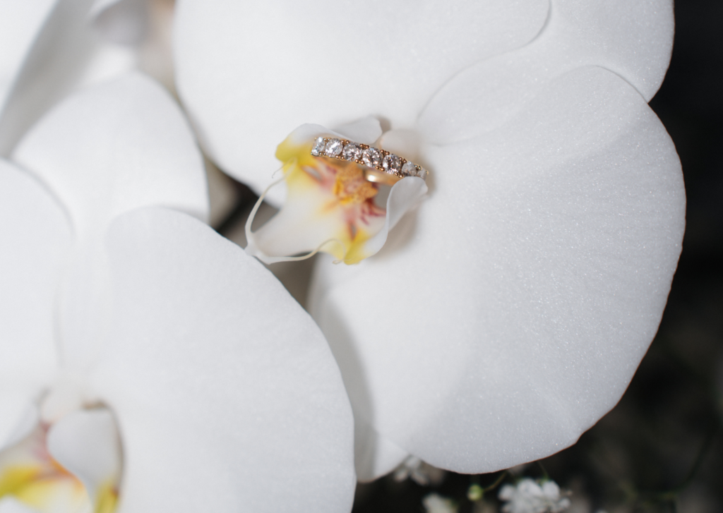 Orchidee mit Diamantring